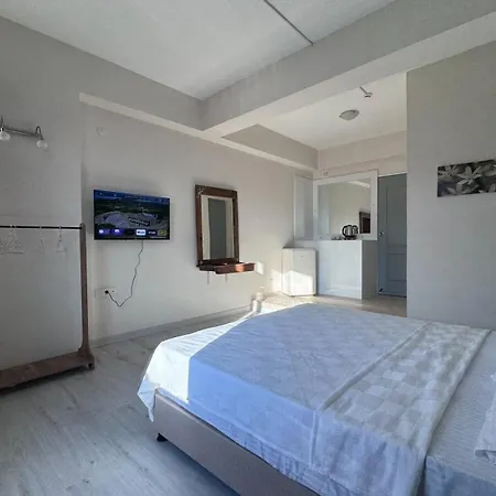 The New House Cesme منزل للإقامة